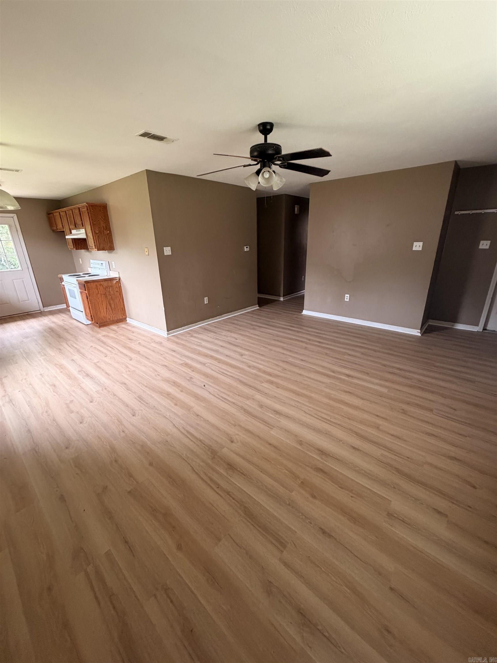 HUNTERS COVE - Residential