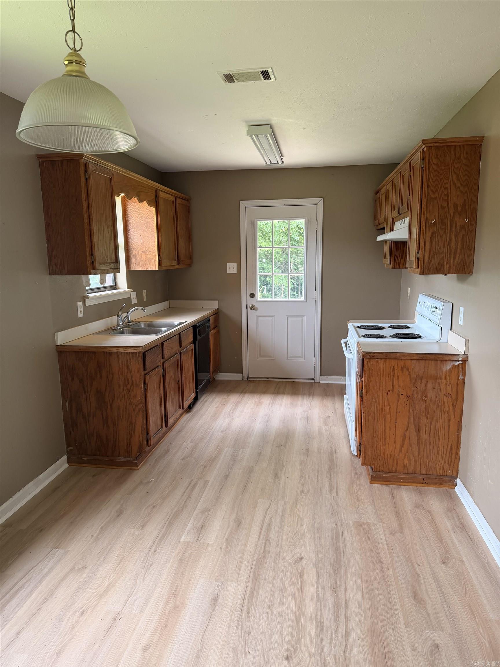 HUNTERS COVE - Residential