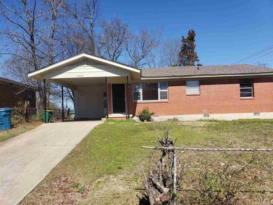 # Bedroom 1.5 Bath with Beautiful Hardwoods located close to Elementary School