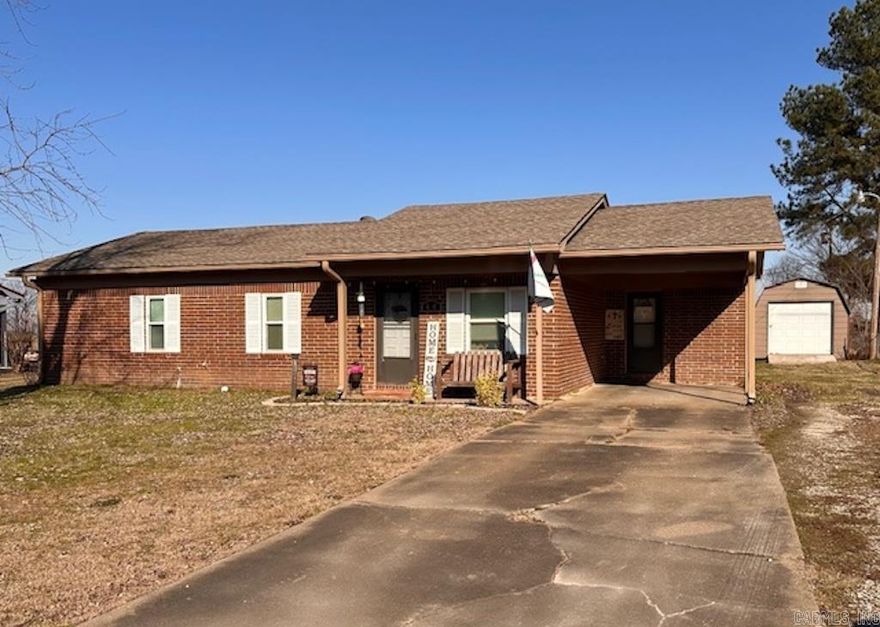 Looking for a move-in ready brick house with $0 down loan options? Well, here you go! This all electric 3/1 sits on half an acre and has a detached shop. This one is priced to sell and has been cared for very well. You don't want to miss it!