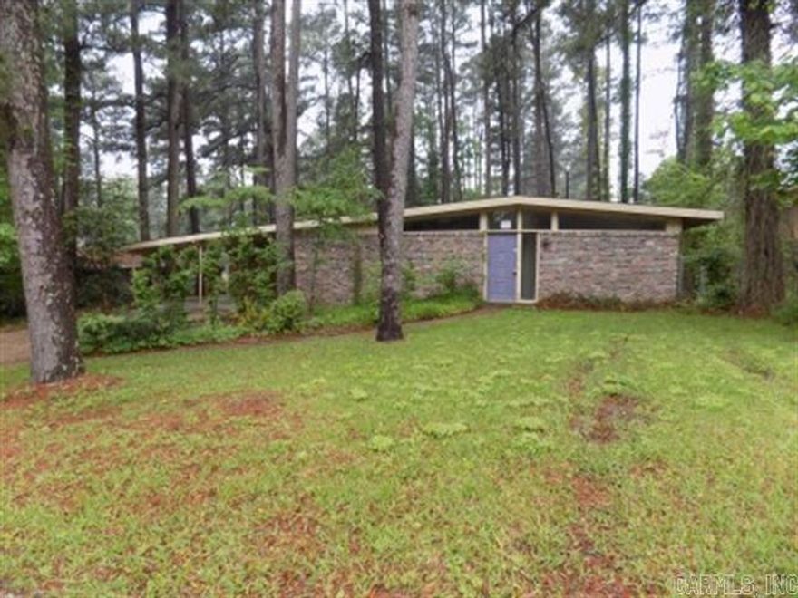 HUD Owned Property: Case 031-308922. HUD Homes are sold As-Is with no representations, warranties or disclosures. Ask your agent for details and submit offers on www.HUDHomeStore.com. FHA Financing IE (Insured Escrow).  Managed by www.MMREM.com. See agents remarks for additional information and check HUDHomeStore.com for property availability. - 3 BR/2BA home on a large shaded lot in well kept subdivision.  Property has lots of storage space and open rooms.  Call today to schedule your showing!