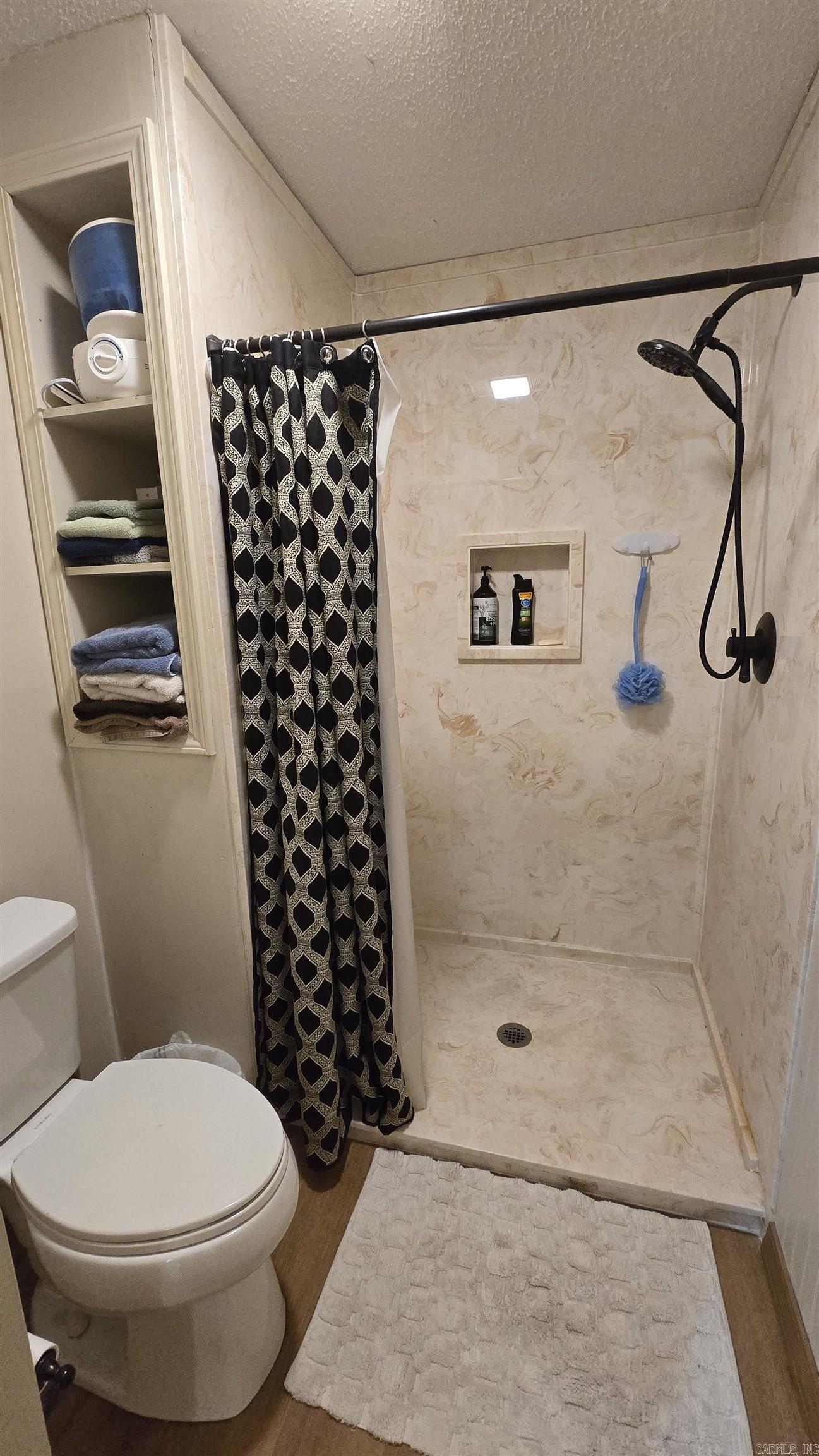 LAKEWOOD HILLS - Residential