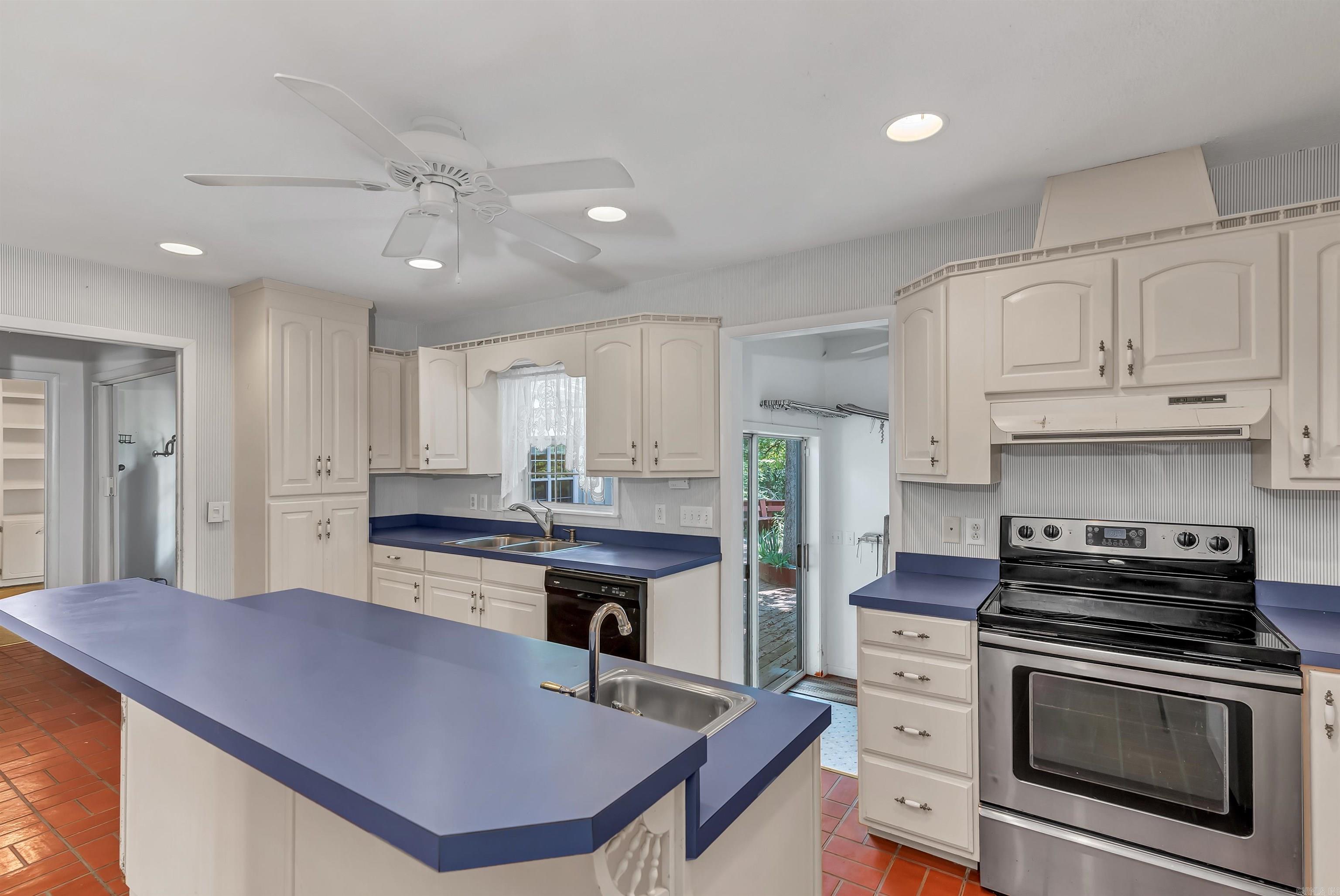 JOE ZELL FORREST - Residential