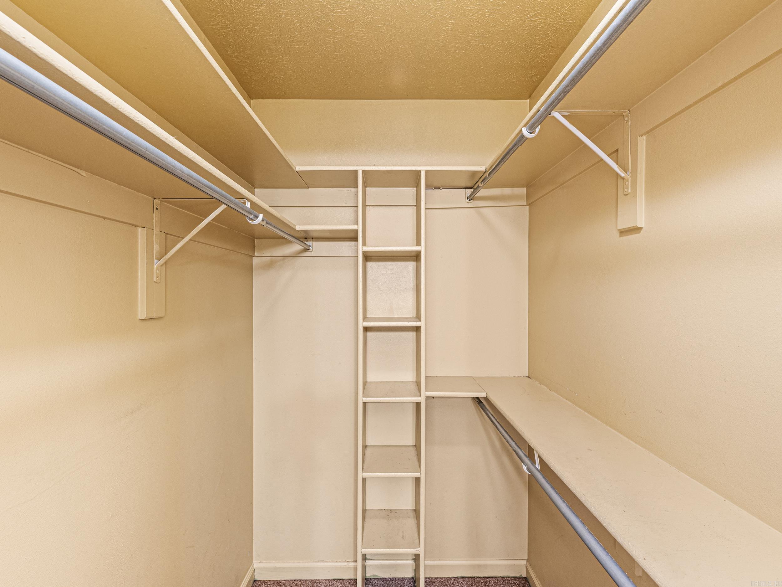 SILVER STREAK - Residential