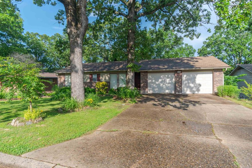 4604 N Cedar is a great quality home located within a quiet cul-de-sac, priced below market value, in the heart of the city of North Little Rock. Split floor plan that consist of a huge room great for family gatherings, entertainment with friends, and is also very kid friendly. Walking out the back door, the homeowner will find themselves enclosed within a large screened in porch with easy access to a sizeable chain link fenced back yard that is also accommodated with a small storage building. With a little tender love and care the buyer will be more than happy with their new home! Roof is about 5 years old. Sq Ft is approximate. Measurement is encouraged. Agent see remarks.