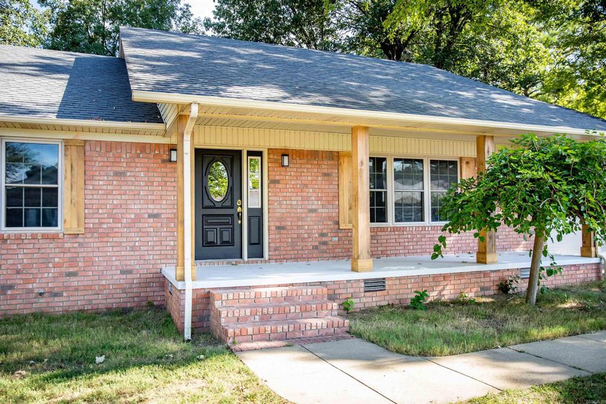 2721 Honey Bee Lane is the perfect home for someone looking for space without paying the price. Coming in right at 2700 square feet with almost a half acre. This property is listed at the great price of $88.8/sqft. Only one minute walk, 150 feet, to Walmart Neighborhood Market. You'll never have to worry about forgetting an ingredient again. Call your favorite agent for a showing today because this listing will be buzzing away!