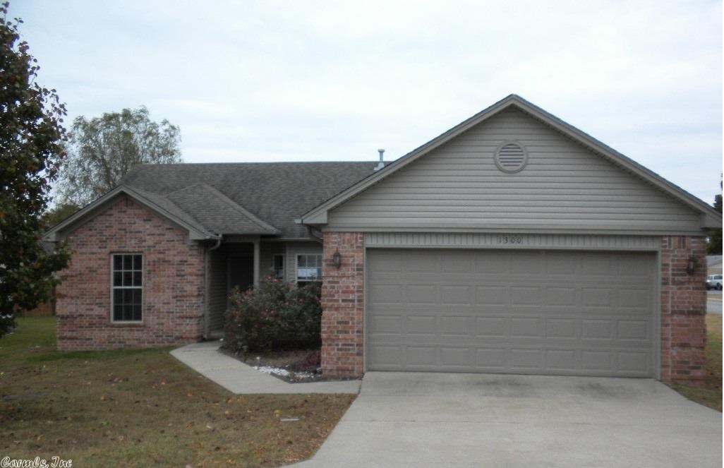 Grab your stuff and move right in. This one is ready for you. No need to worry about needing to do any work. Convenient location, kids can walk to school. FHA Financing: IN (Insured) Deed conveyed by Special Warranty Deed or its equivalent. Square Footage per FHA Appraisal. HUD Owned Property: Case 031-400159. HUD Homes sold As-Is, no representations, warranties or disclosures. Ask your agent for details, check for availability & submit offers on www.HUDHomeStore.com. Managed by www.MMREM.com.