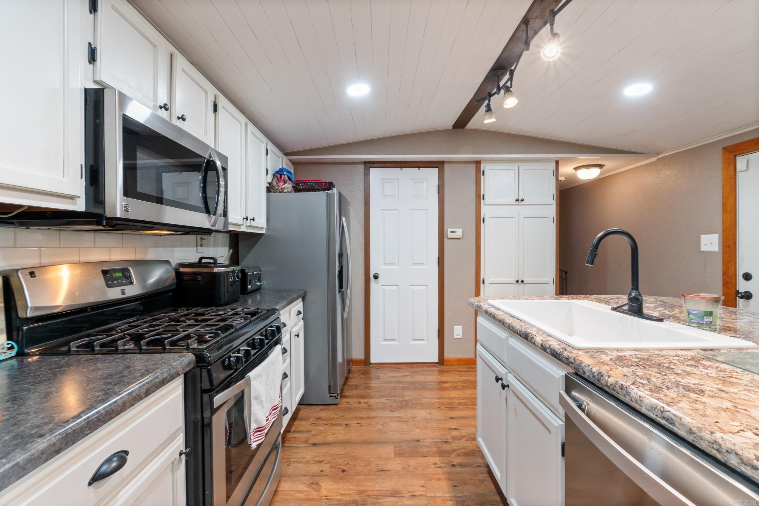 RED RIVER VALLEY - Residential