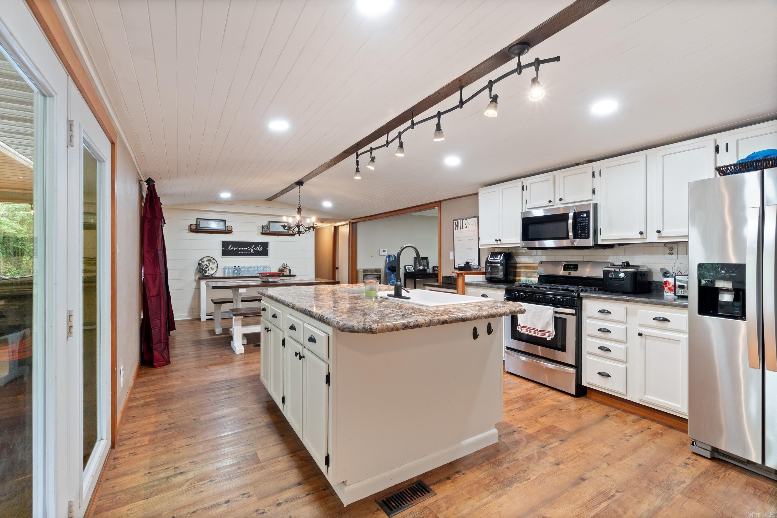 RED RIVER VALLEY - Residential