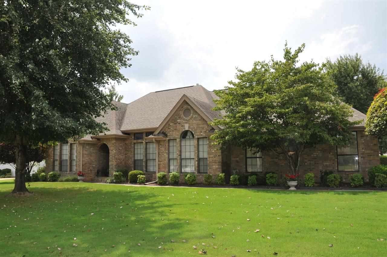 Hard to find in River Oaks. GREAT floorplan all on one floor. 2 Living areas, 2 dining areas, separate laundry room. Formal foyer. Kitchen has vaulted ceiling PLUS a walk-in pantry. Split floorplan has bedrooms in three corners of the house. Sunroom is beautiful with custom blinds and a separate H/C unit. Well landscaped yard with mature trees and a sprinkler system, LOADS of storage in the attic with a cedar lined closet. Extra room in garage plus golf cart garage. Golf course is just steps away.