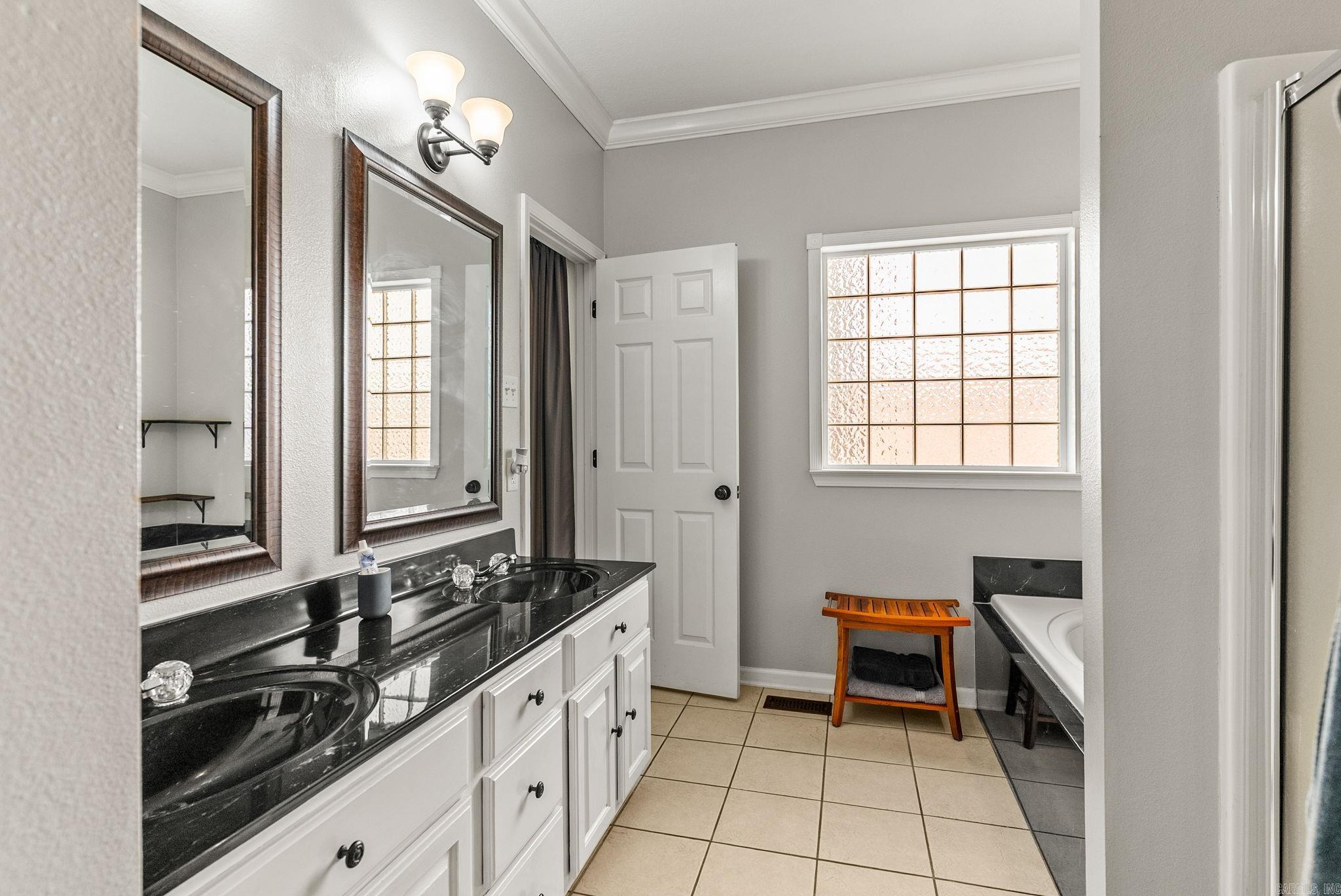 WESTHAMPTON - Residential