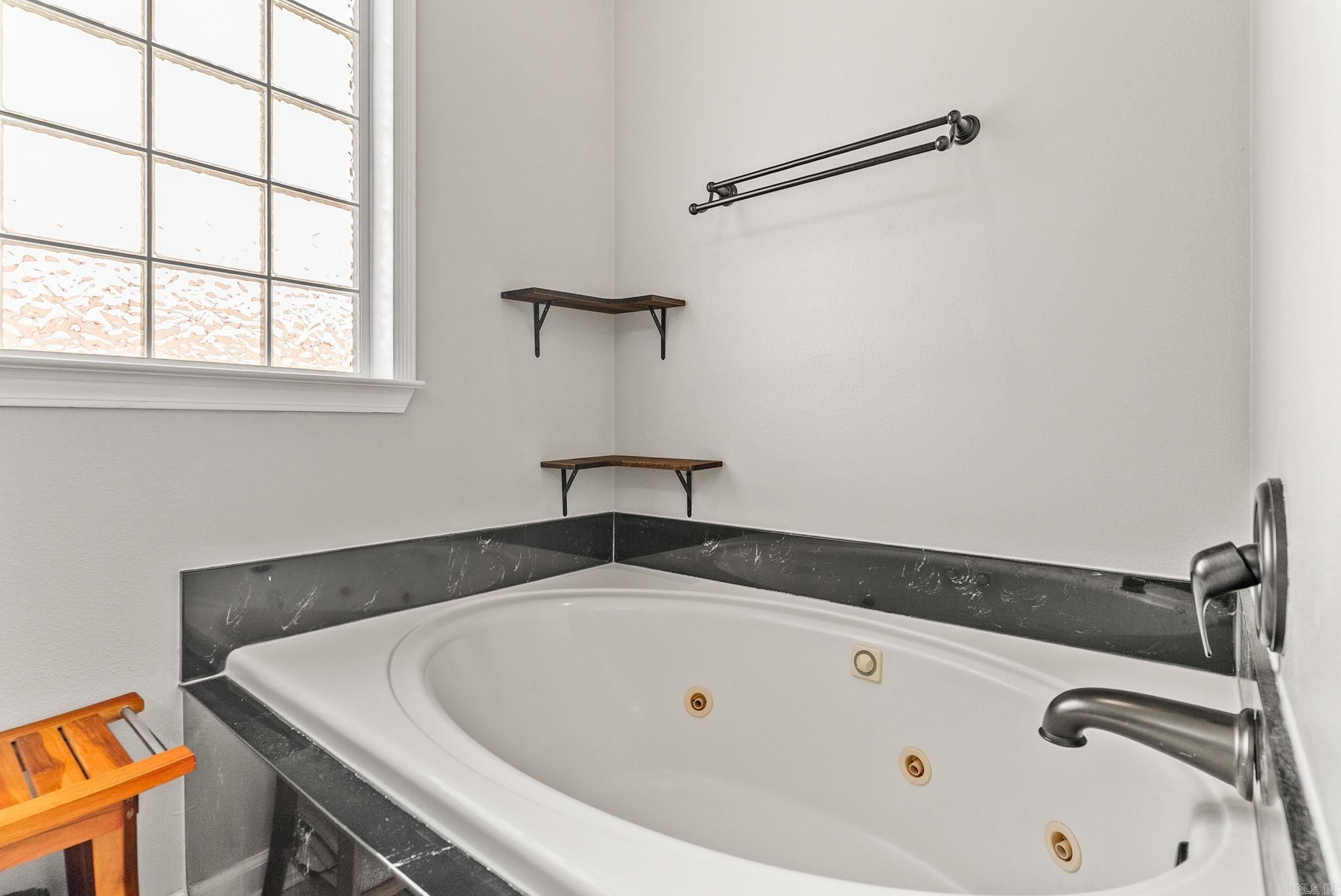 WESTHAMPTON - Residential