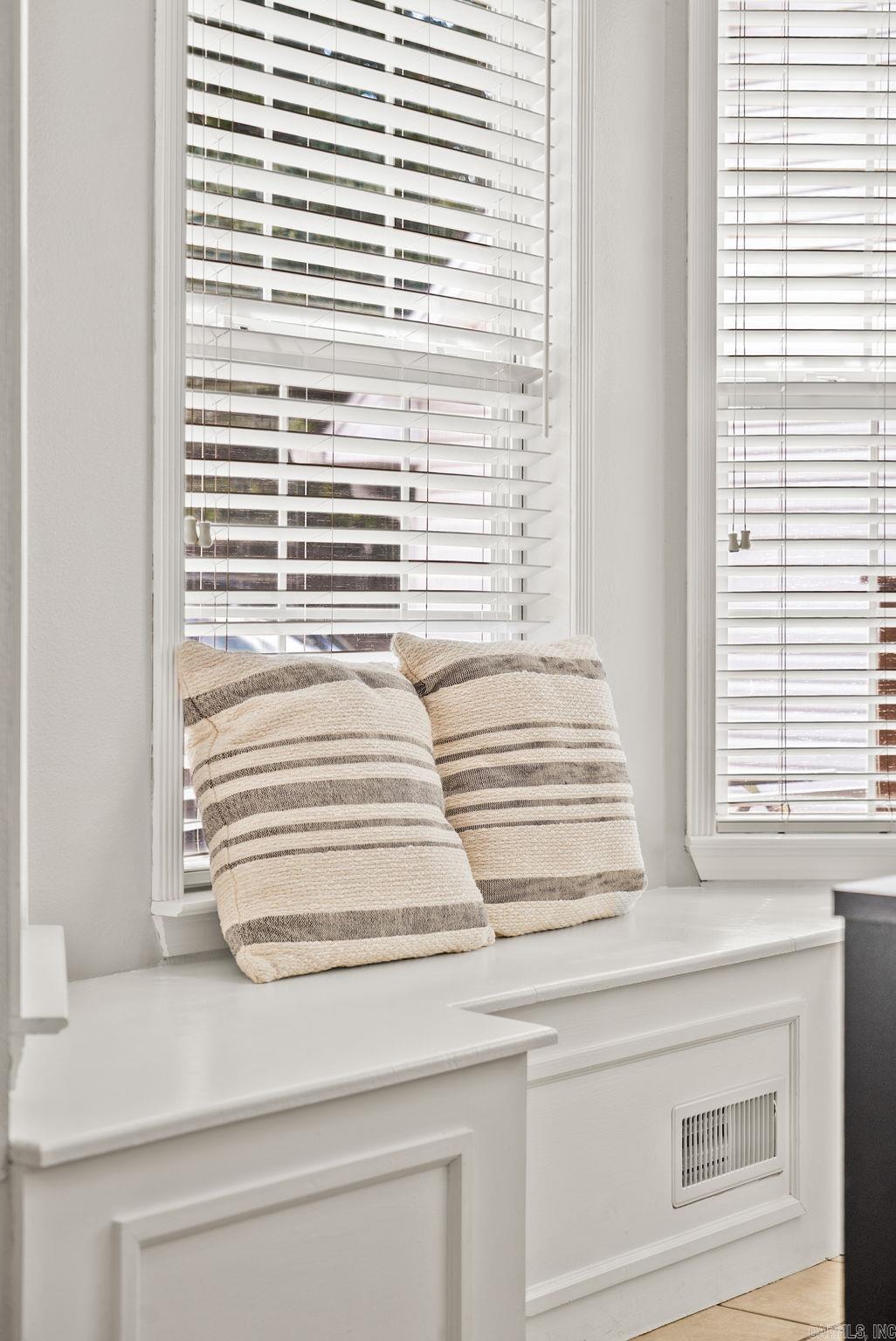 WESTHAMPTON - Residential