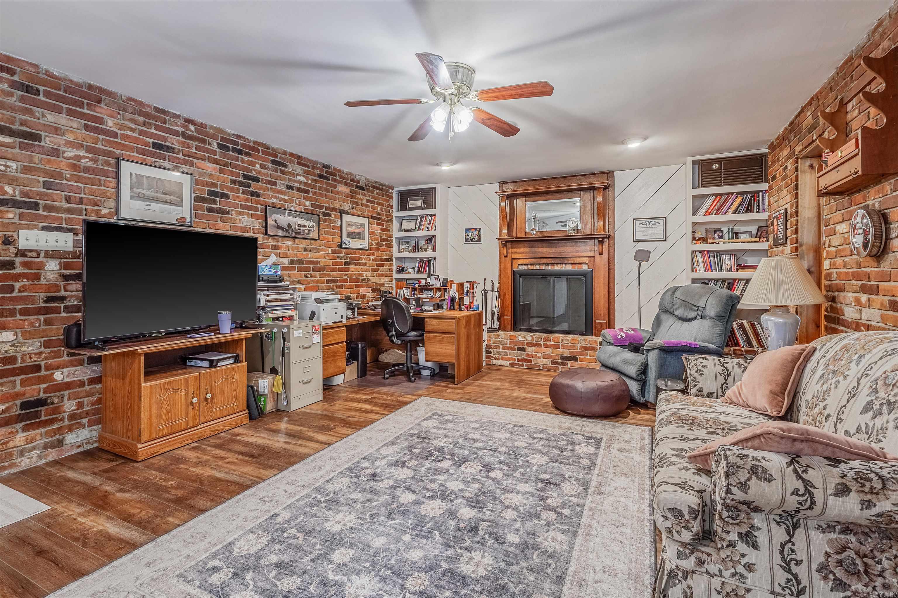 TREASURE HILL - Residential
