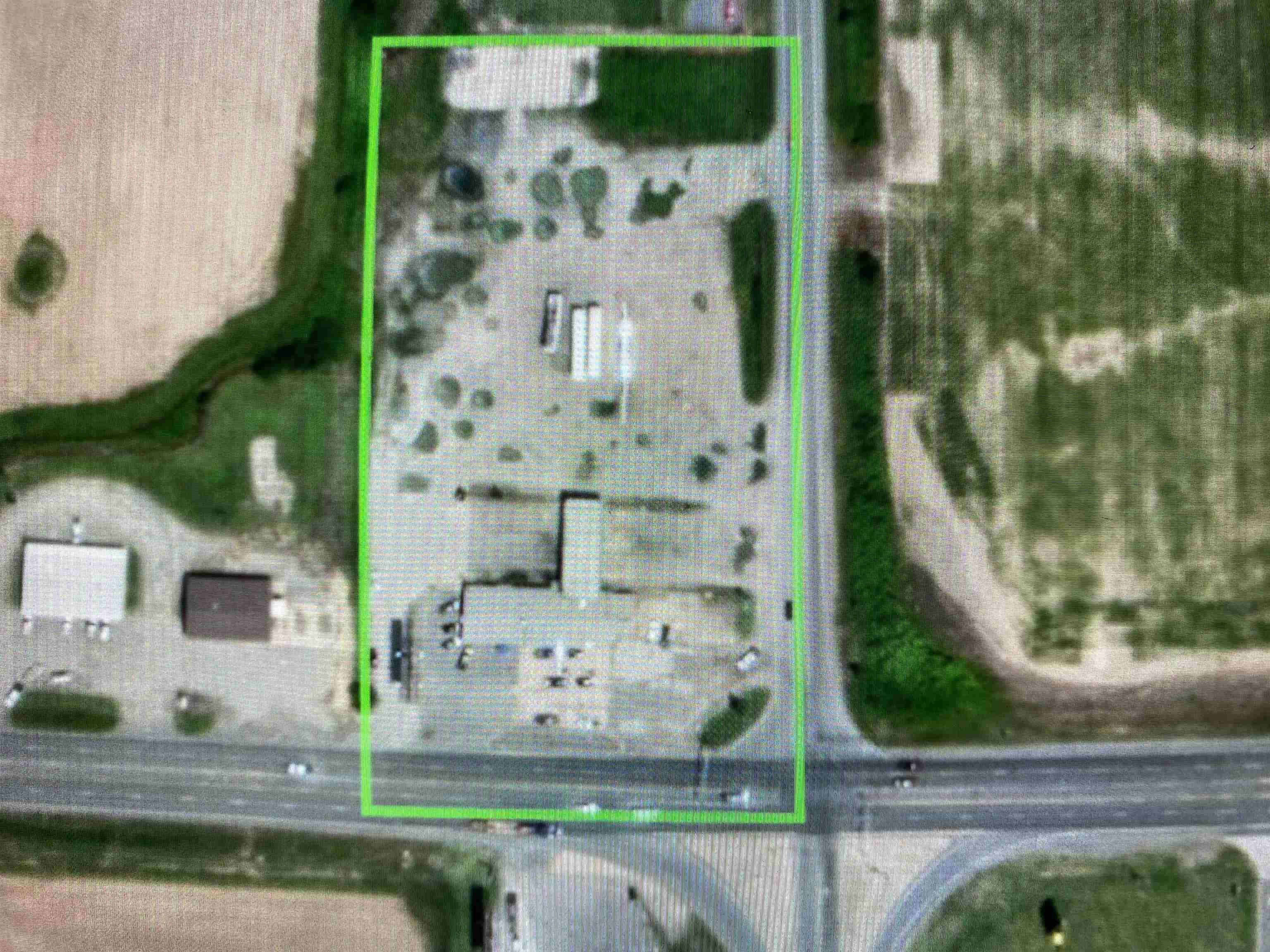 PERFECT INVESTMENT LOCATION!!! FORMALLY THE FAMOUS "LAVENDERS'" RESTAURANT ALONG WITH A FULL SERVICE GAS STATION. THIS IS A LITTLE OVER 4 ACRES WITH GREAT POTENTIAL FOR A AWESOME BUSINESS!! THIS PROPERTY ALSO HAS A BILLBOARD FOR ADVERTISING! CALL ME FOR MORE INFORMATION ON THIS PROPERTY.