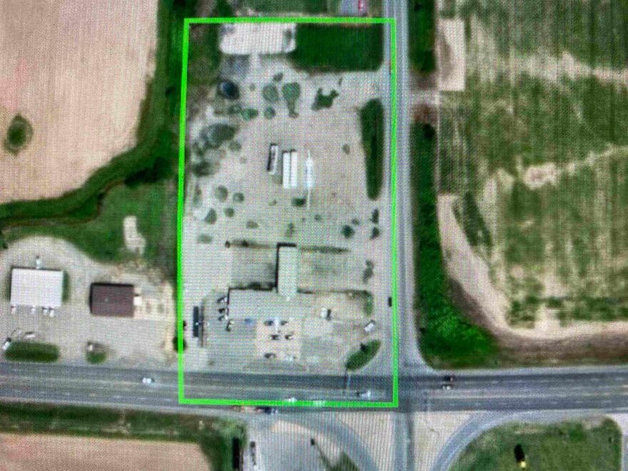 PERFECT INVESTMENT LOCATION!!! FORMALLY THE FAMOUS "LAVENDERS'" RESTAURANT ALONG WITH A FULL SERVICE GAS STATION. THIS IS A LITTLE OVER 4 ACRES WITH GREAT POTENTIAL FOR A AWESOME BUSINESS!! THIS PROPERTY ALSO HAS A BILLBOARD FOR ADVERTISING!  CALL ME FOR MORE INFORMATION ON THIS PROPERTY.