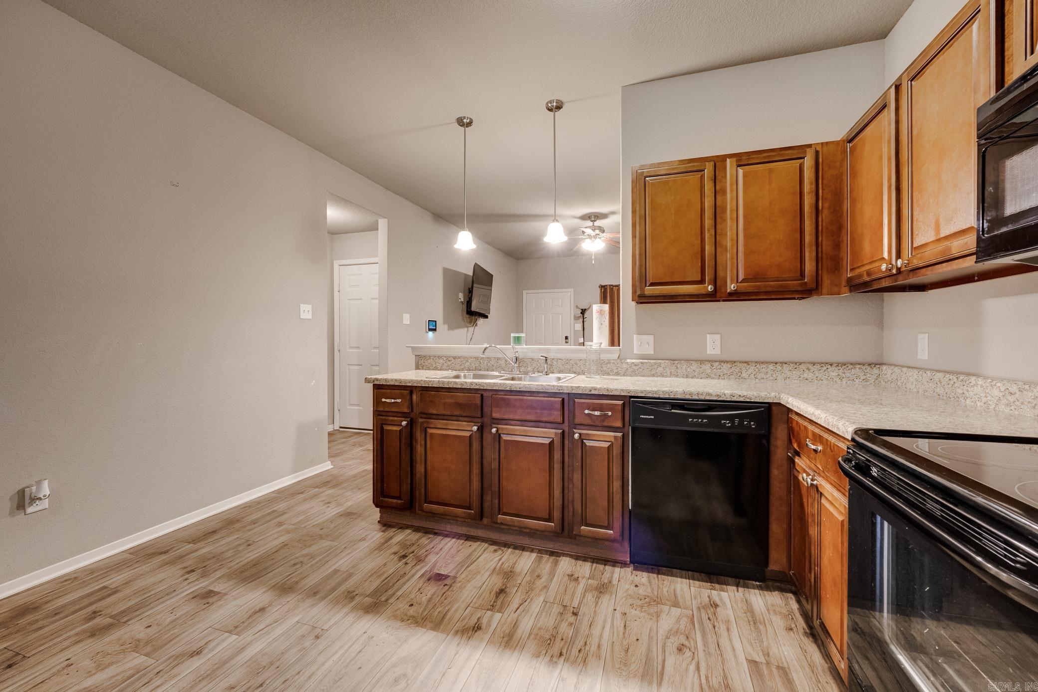 WOODLANDS EDGE - Residential