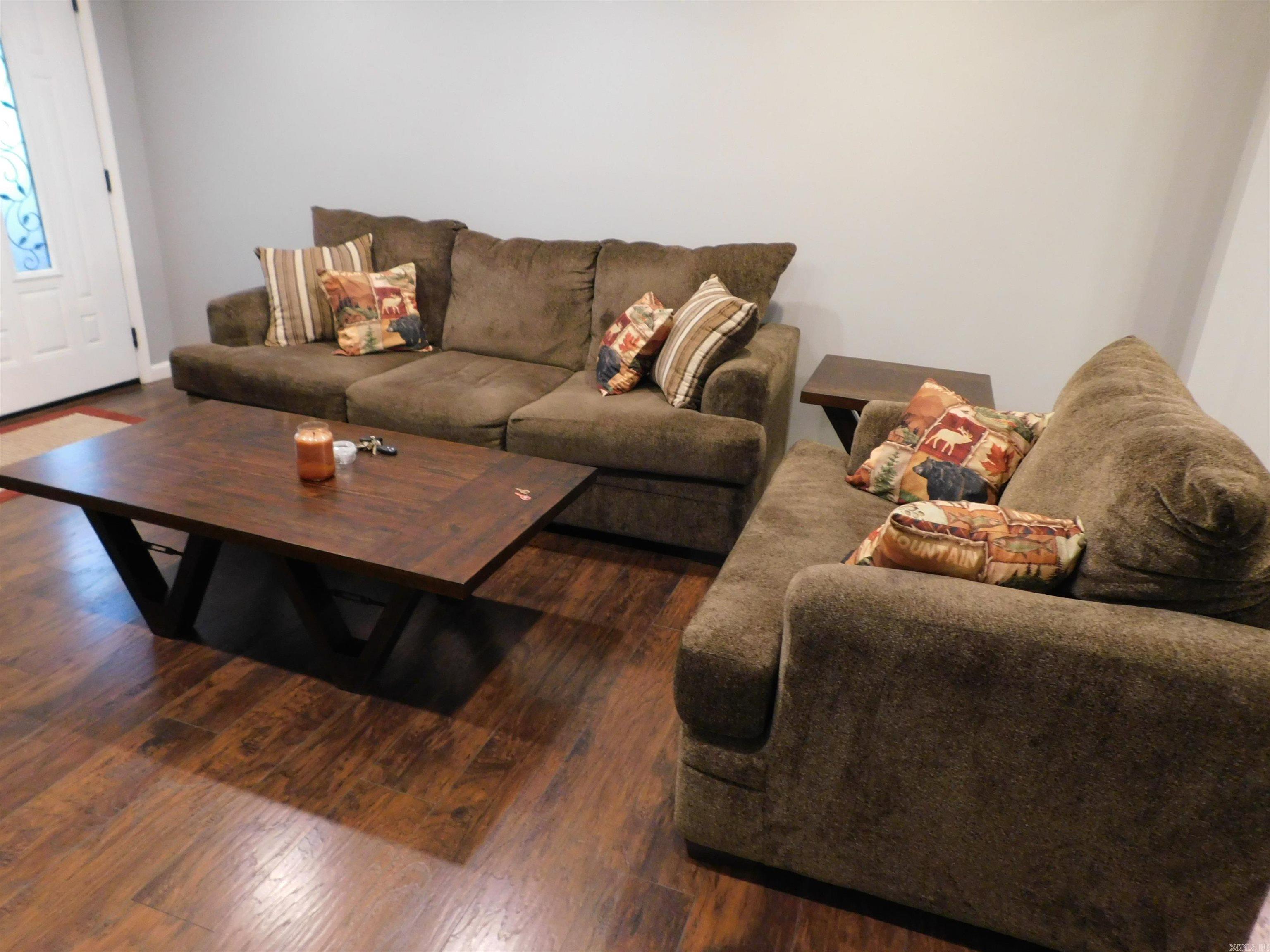 PEBBLE LAKE - Residential