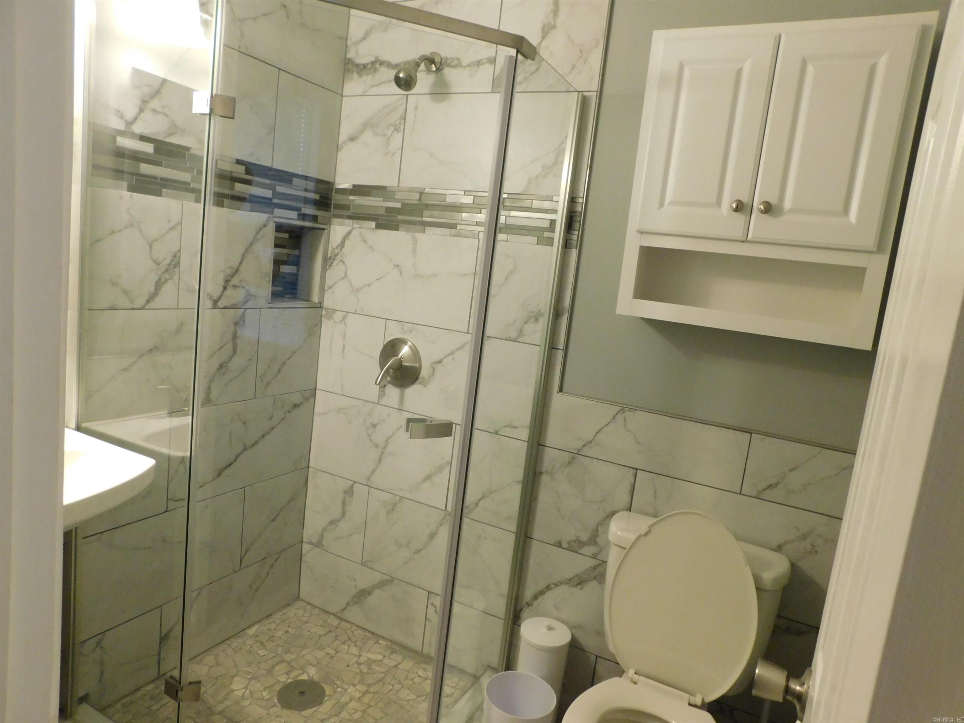 PEBBLE LAKE - Residential