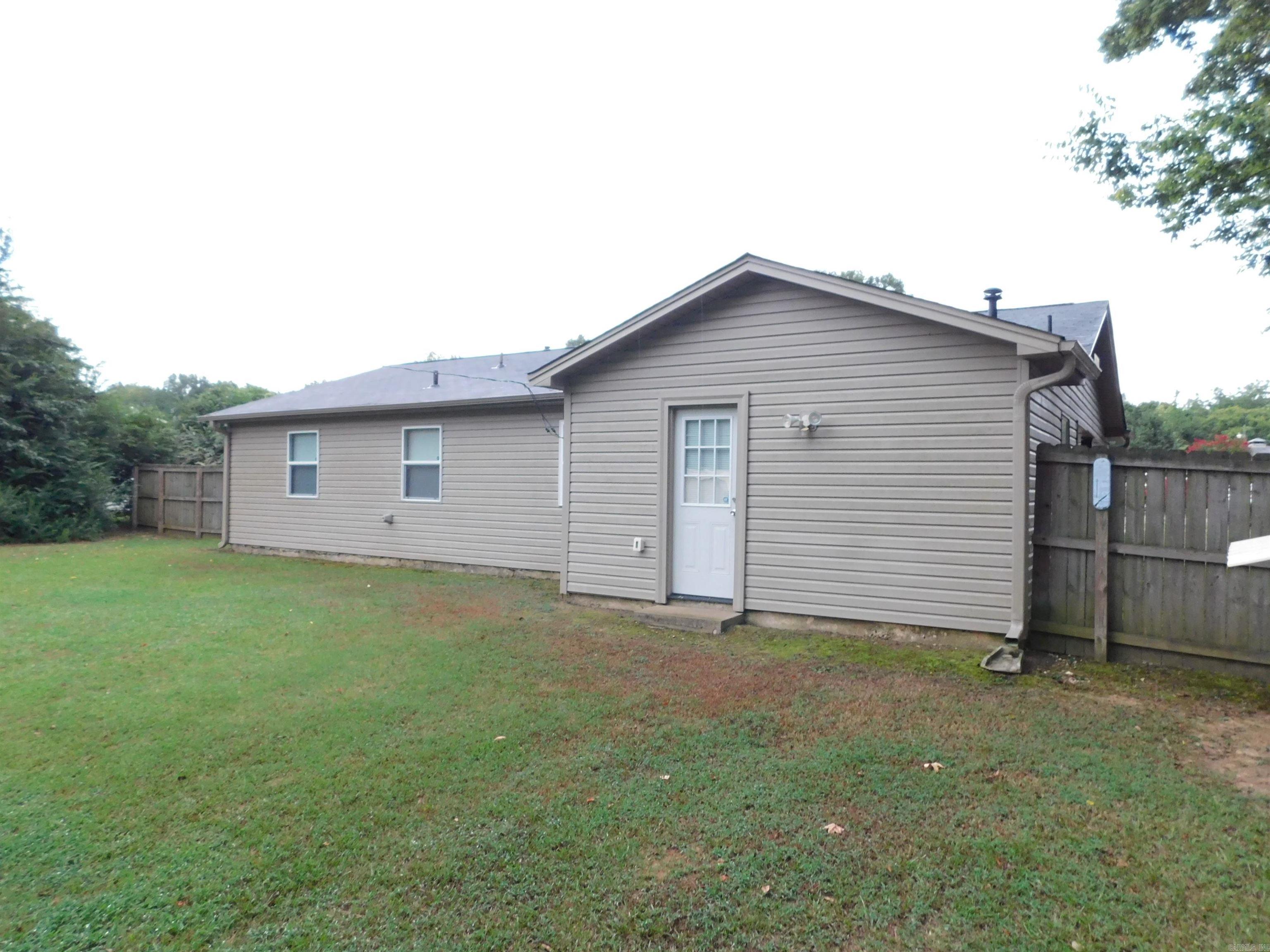 PEBBLE LAKE - Residential