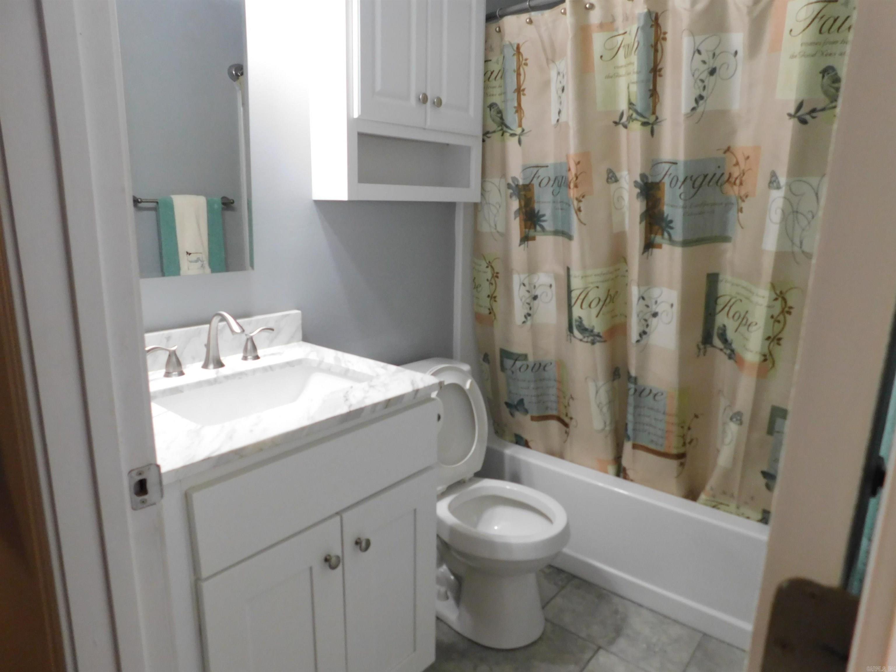 PEBBLE LAKE - Residential