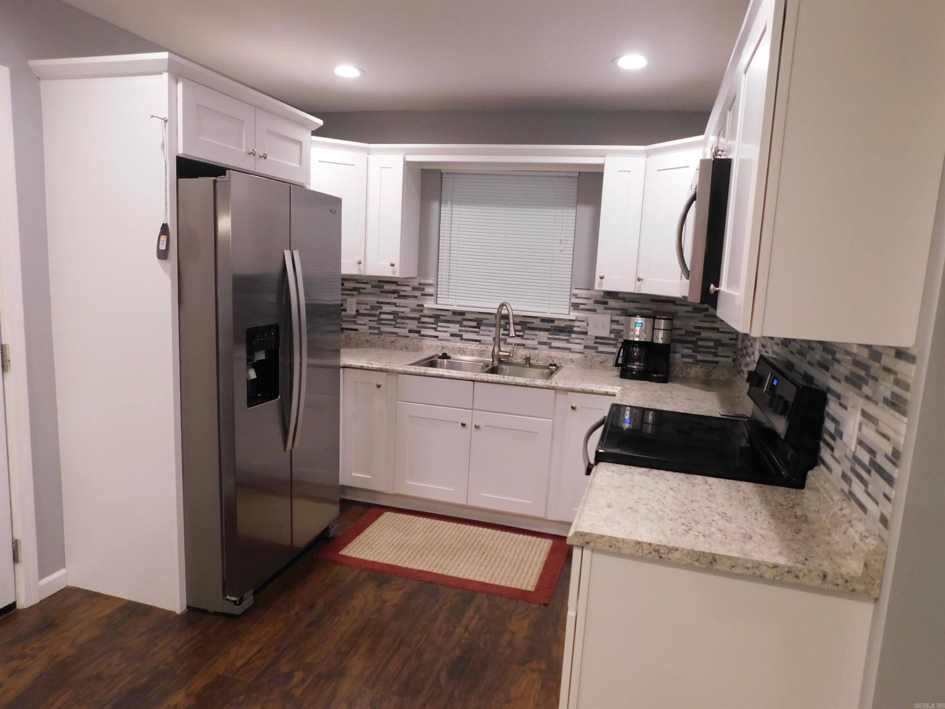 PEBBLE LAKE - Residential