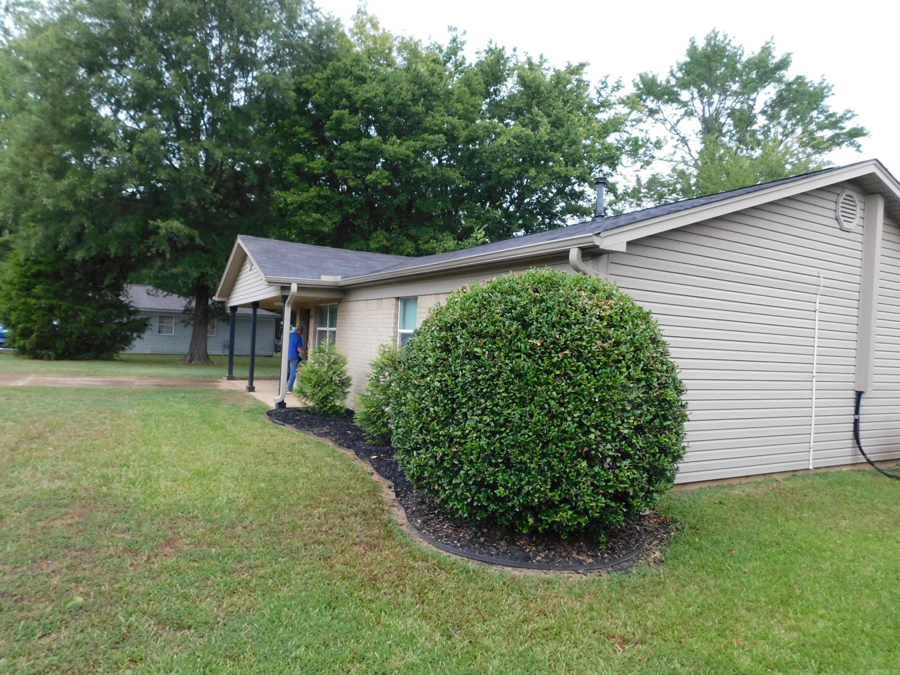 PEBBLE LAKE - Residential