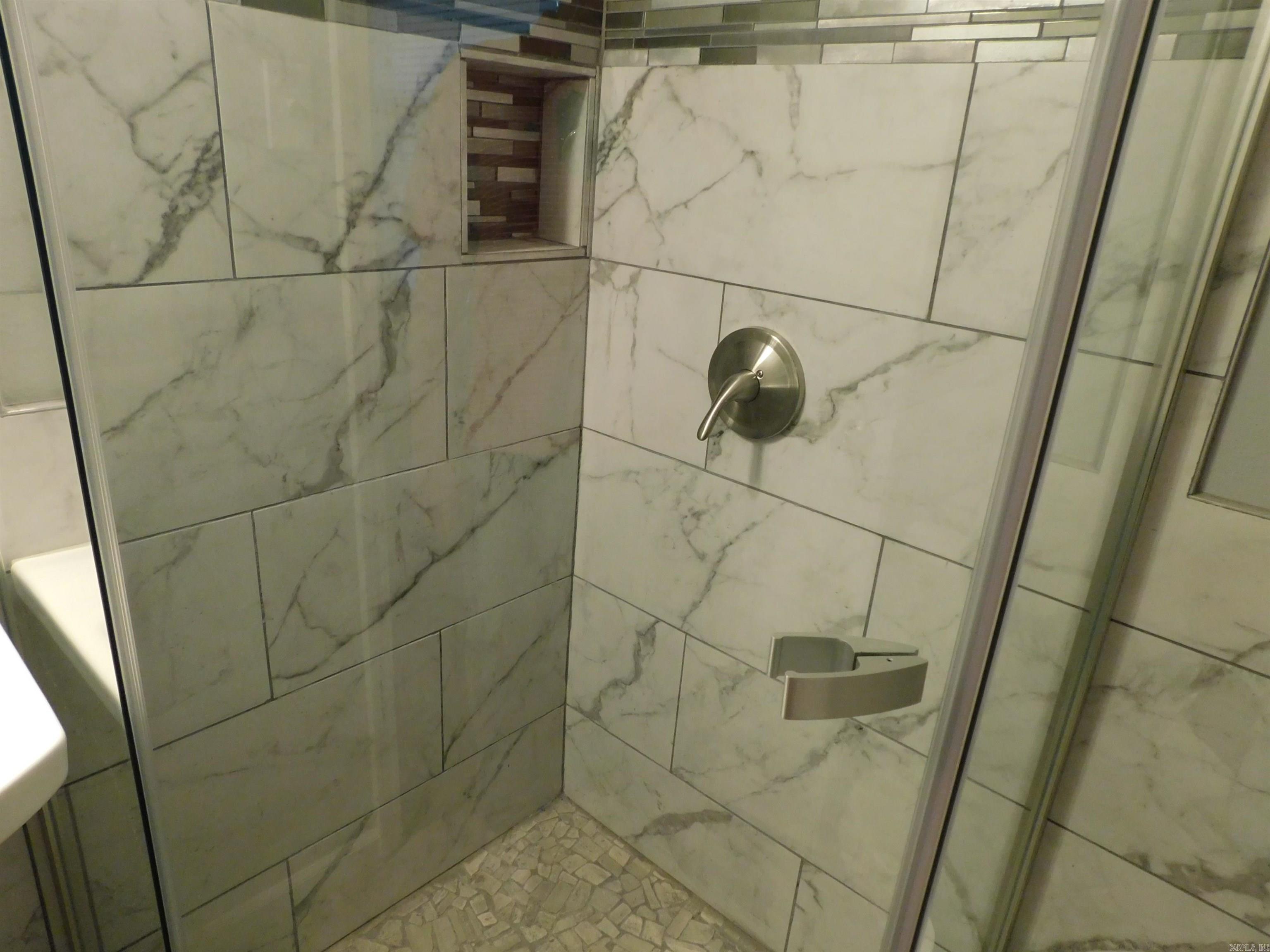 PEBBLE LAKE - Residential