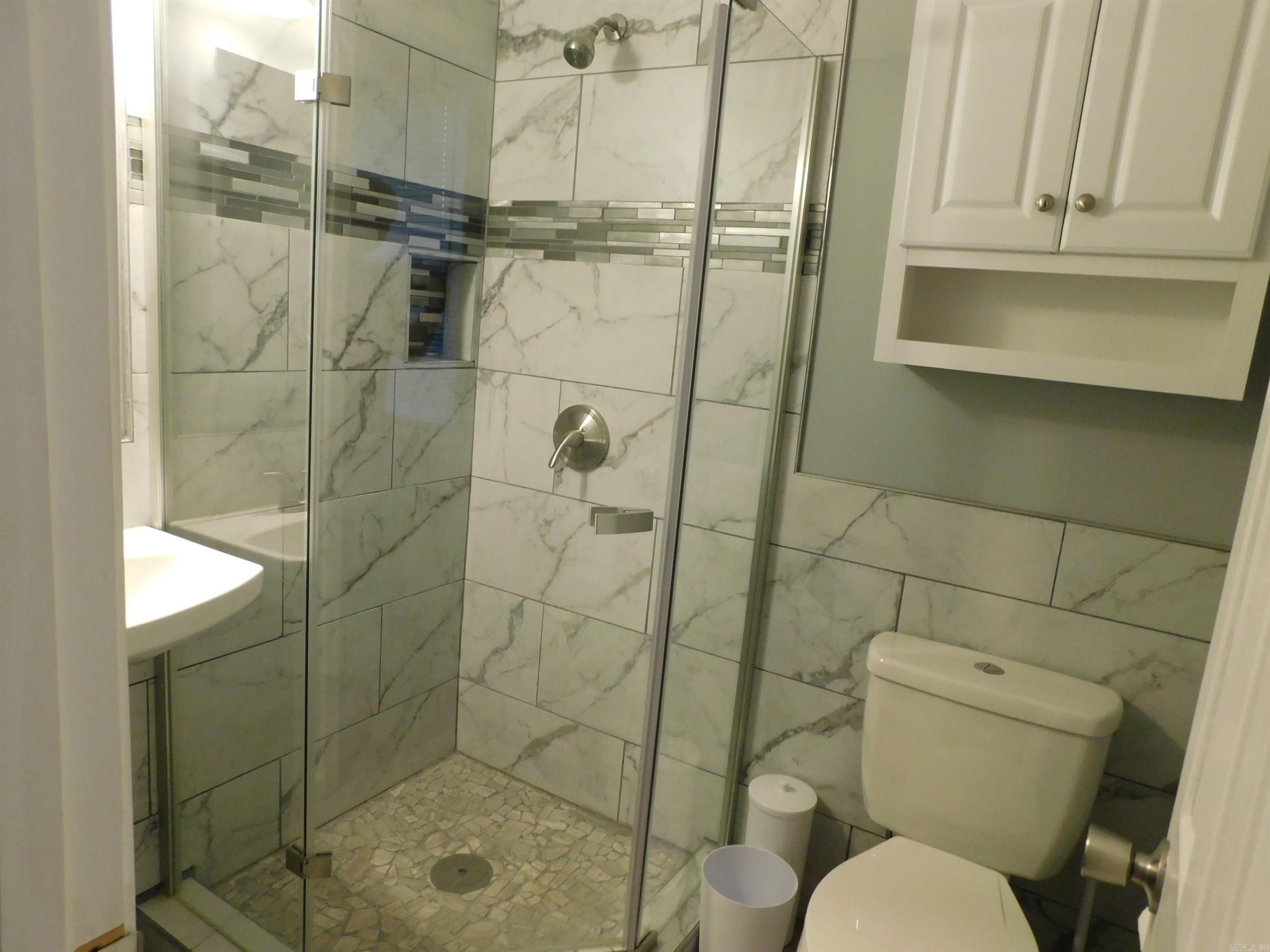 PEBBLE LAKE - Residential