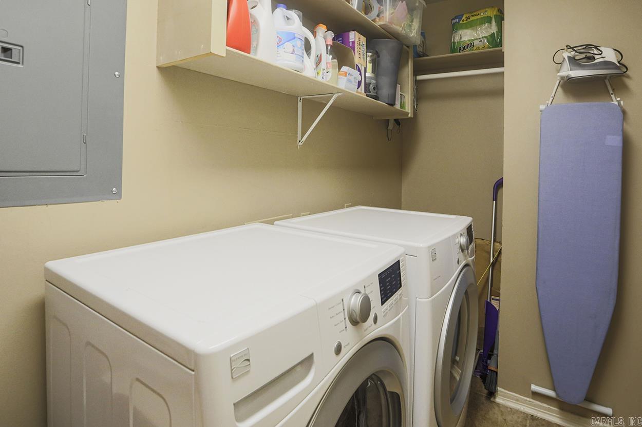 LEAWOOD MANOR - Residential