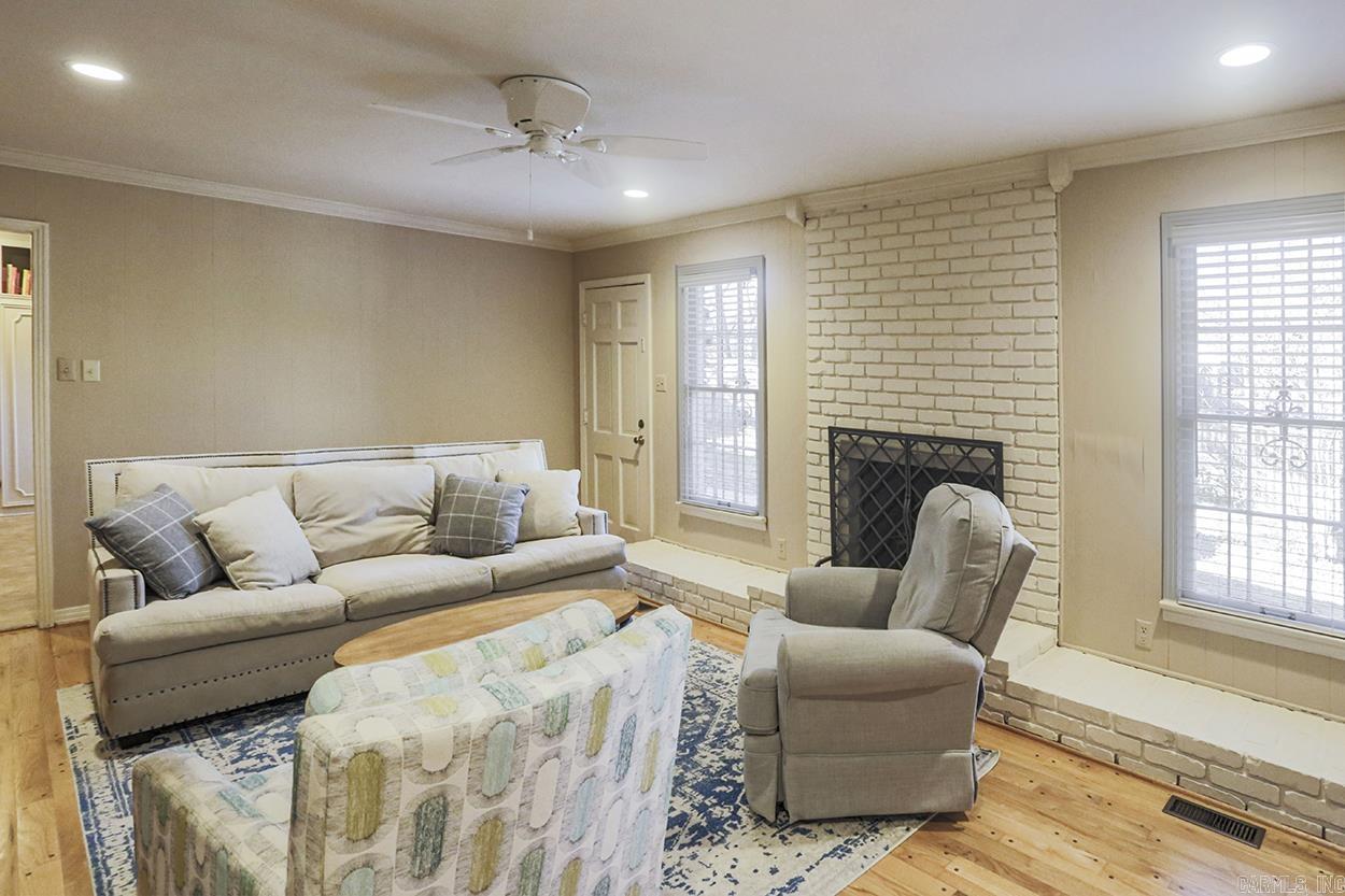 LEAWOOD MANOR - Residential