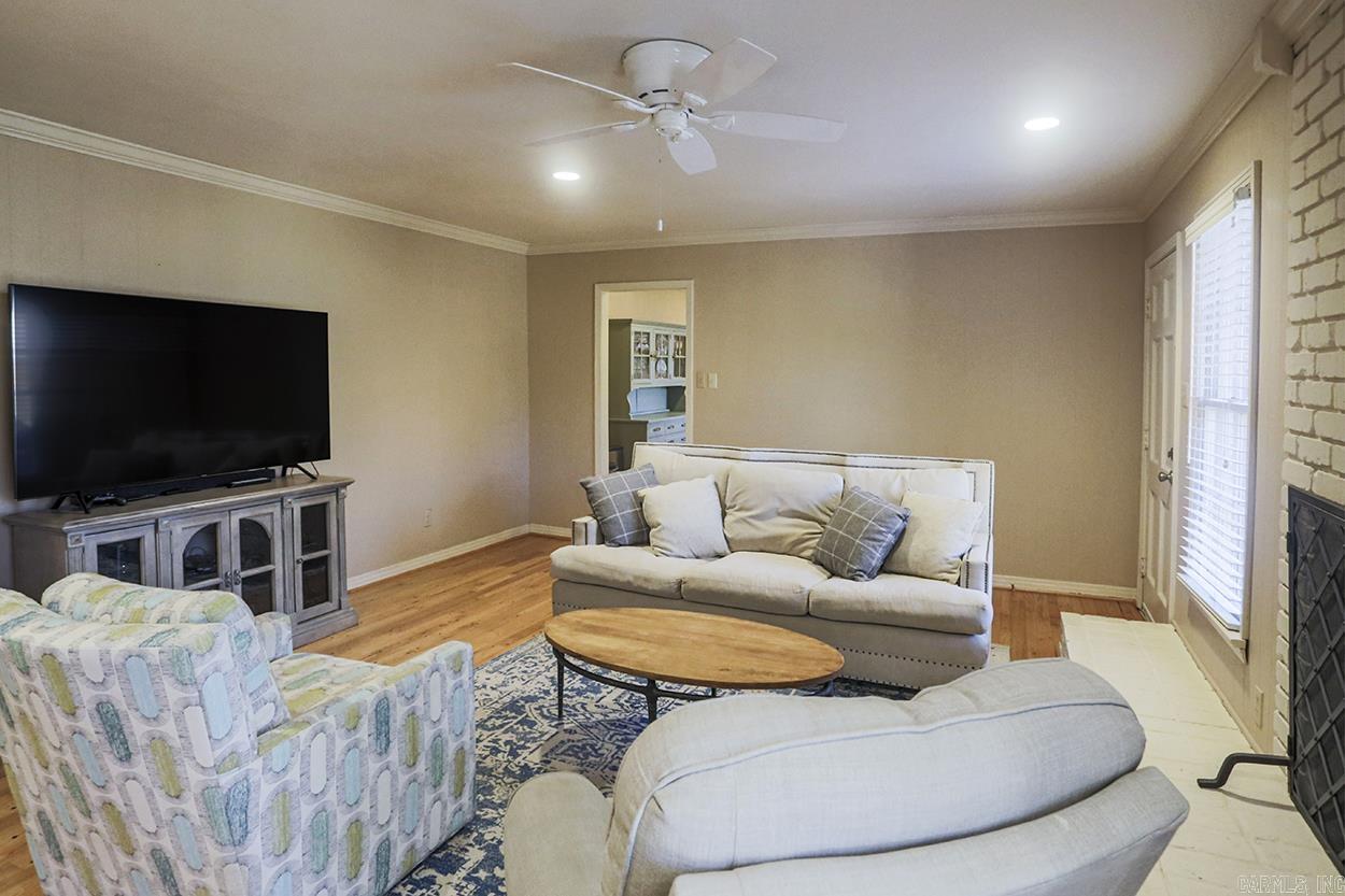 LEAWOOD MANOR - Residential