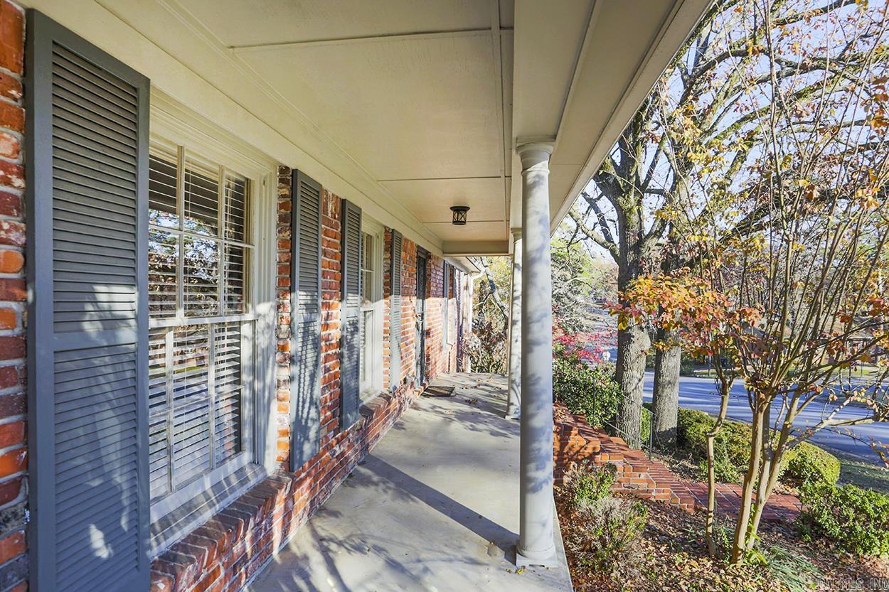 LEAWOOD MANOR - Residential