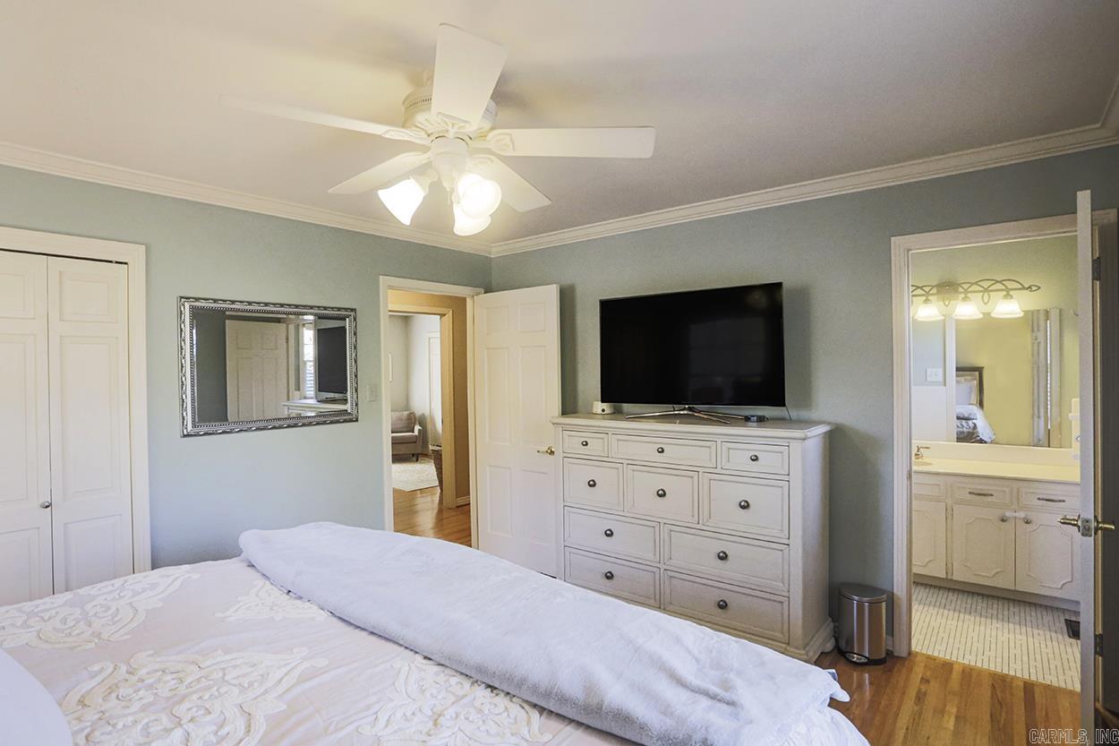 LEAWOOD MANOR - Residential