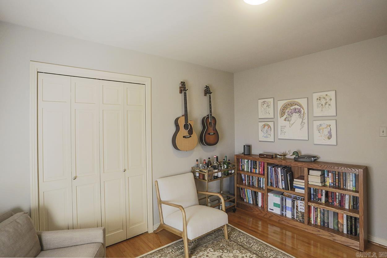 LEAWOOD MANOR - Residential