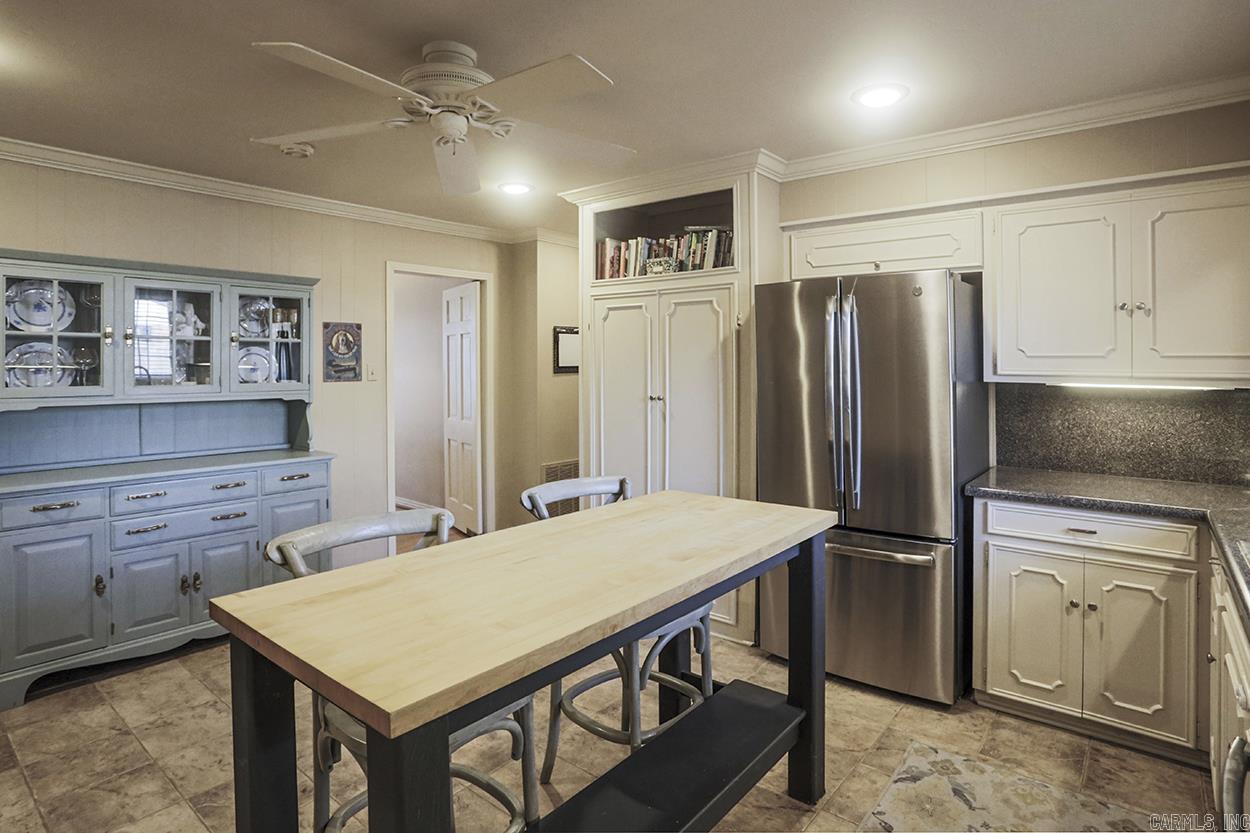 LEAWOOD MANOR - Residential