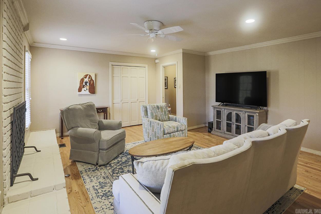 LEAWOOD MANOR - Residential