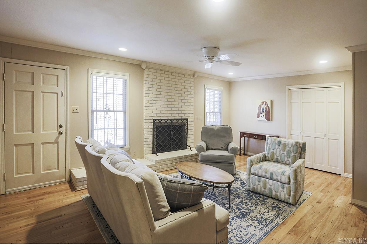 LEAWOOD MANOR - Residential