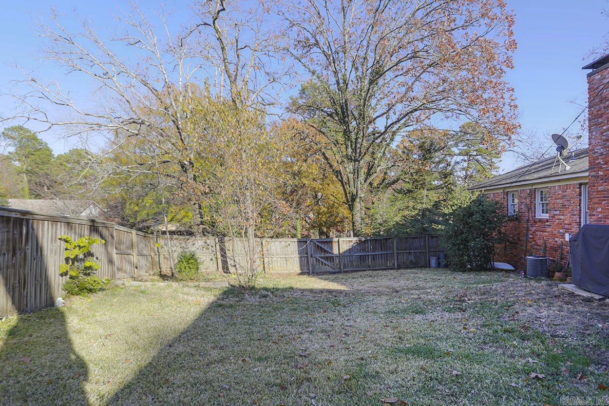 LEAWOOD MANOR - Residential