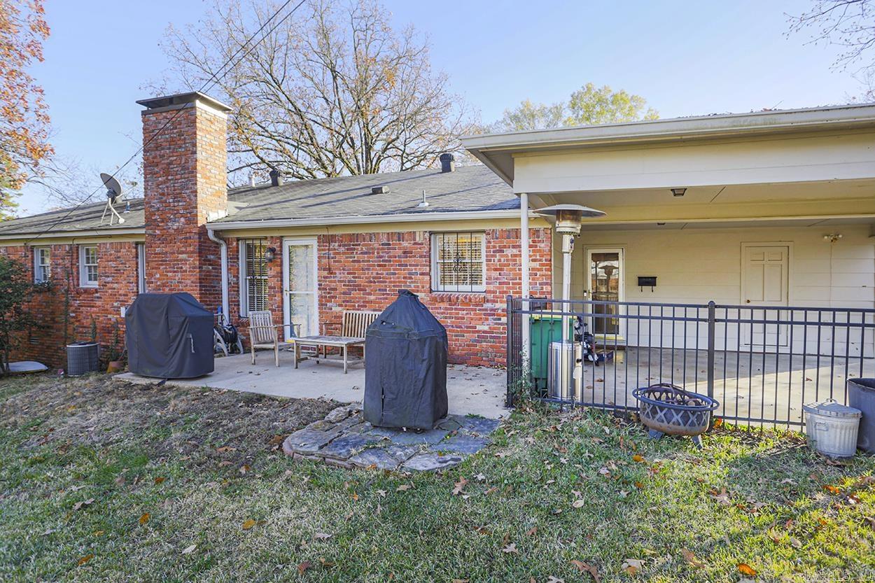 LEAWOOD MANOR - Residential