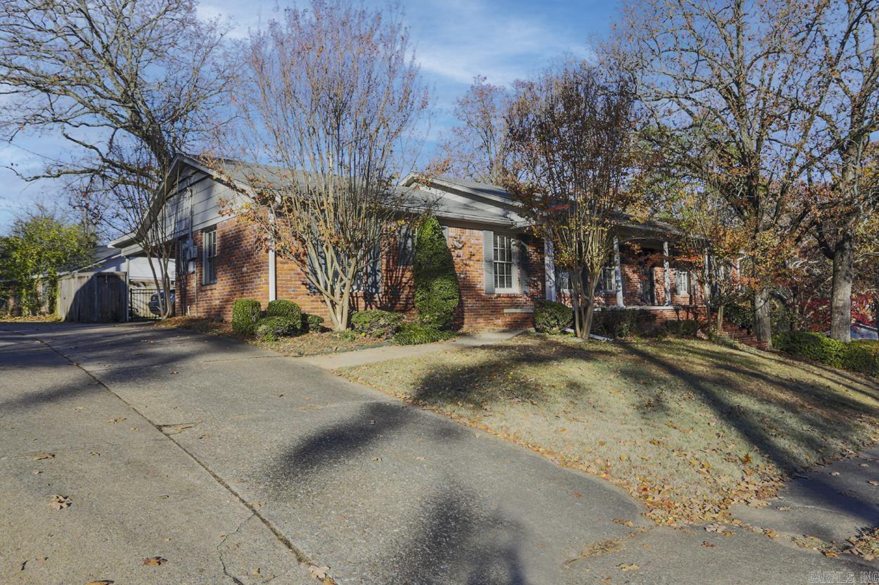 LEAWOOD MANOR - Residential