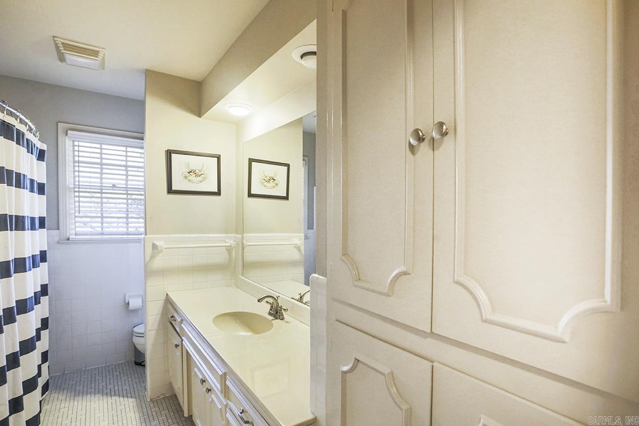 LEAWOOD MANOR - Residential