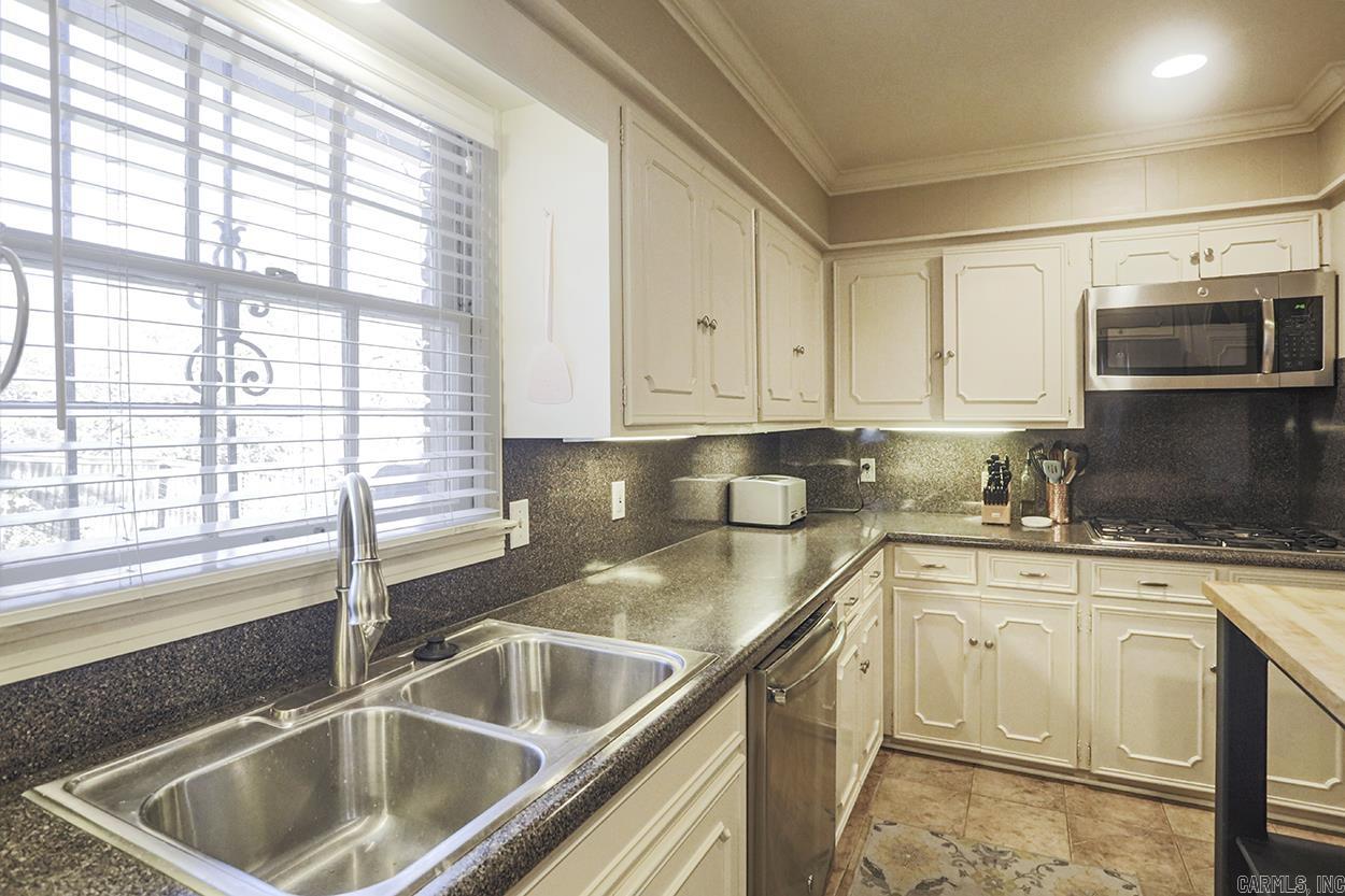 LEAWOOD MANOR - Residential