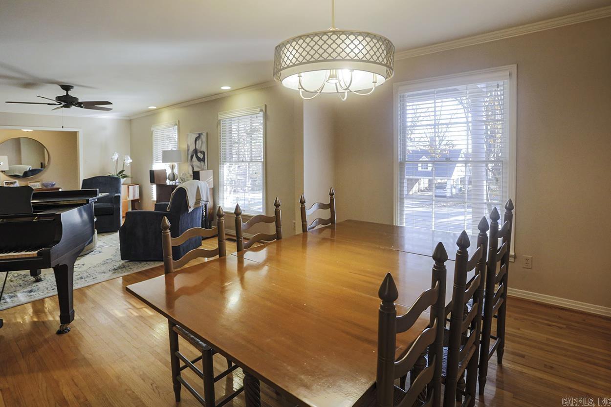 LEAWOOD MANOR - Residential