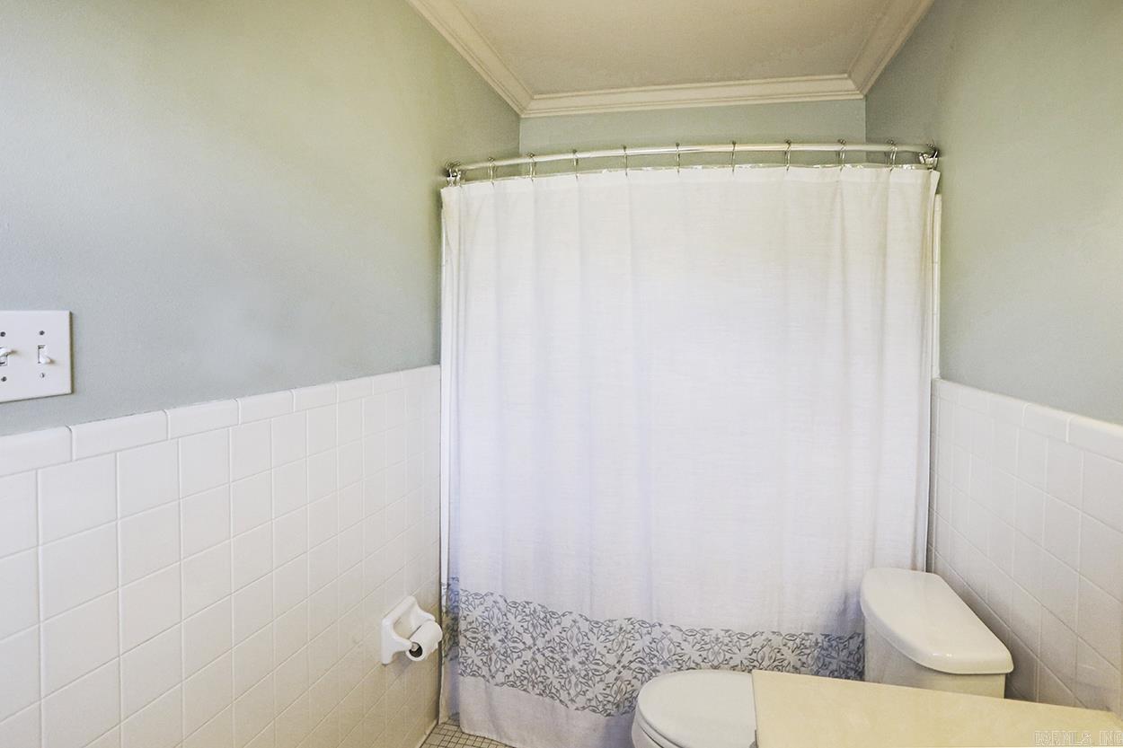 LEAWOOD MANOR - Residential