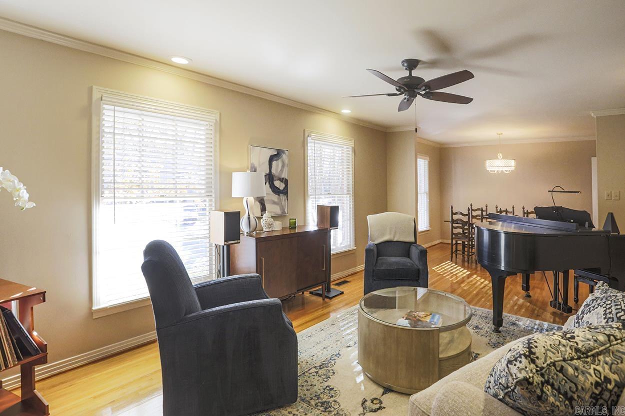 LEAWOOD MANOR - Residential