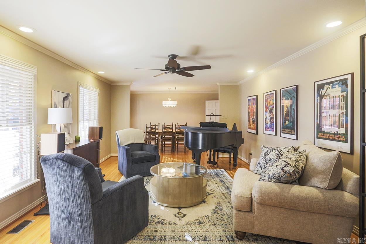 LEAWOOD MANOR - Residential