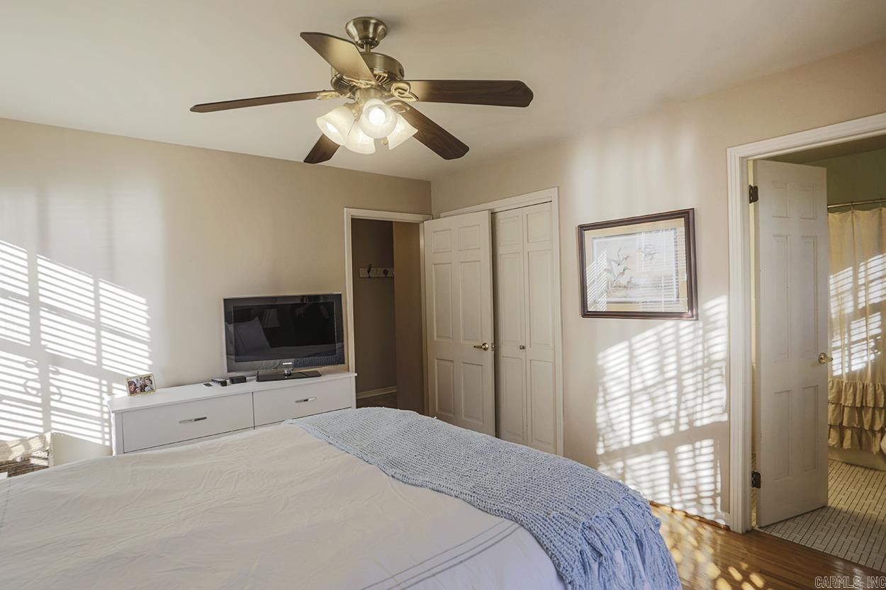 LEAWOOD MANOR - Residential