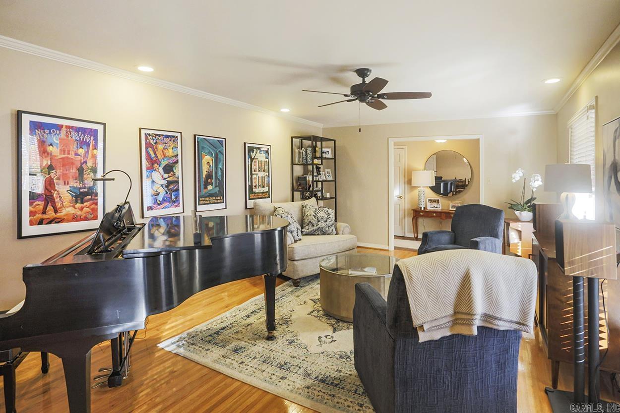 LEAWOOD MANOR - Residential