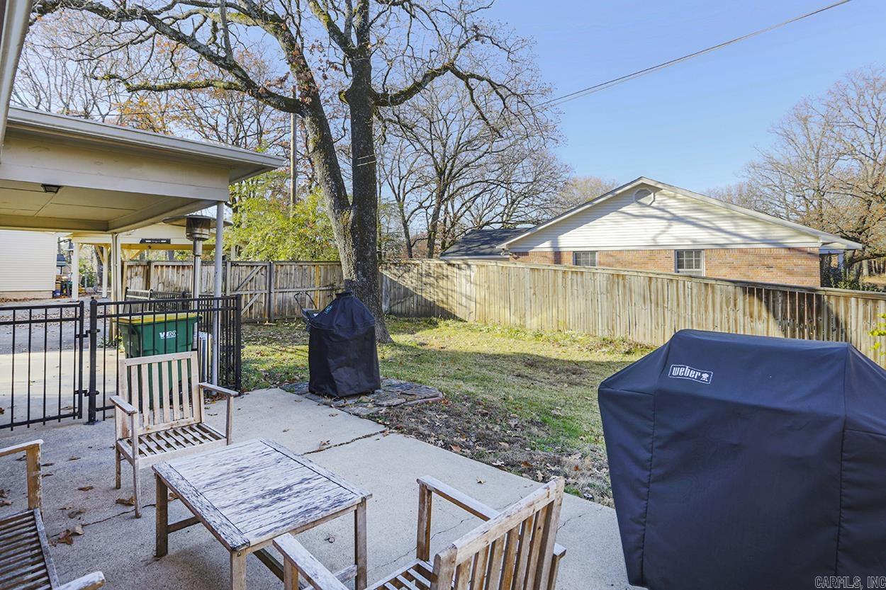 LEAWOOD MANOR - Residential